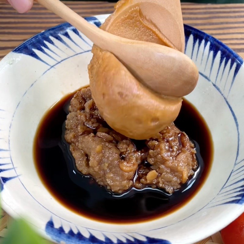 Bước 2 Trộn hỗn hợp làm sốt xá xíu chay Mì xá xíu chay từ đậu hũ chiên