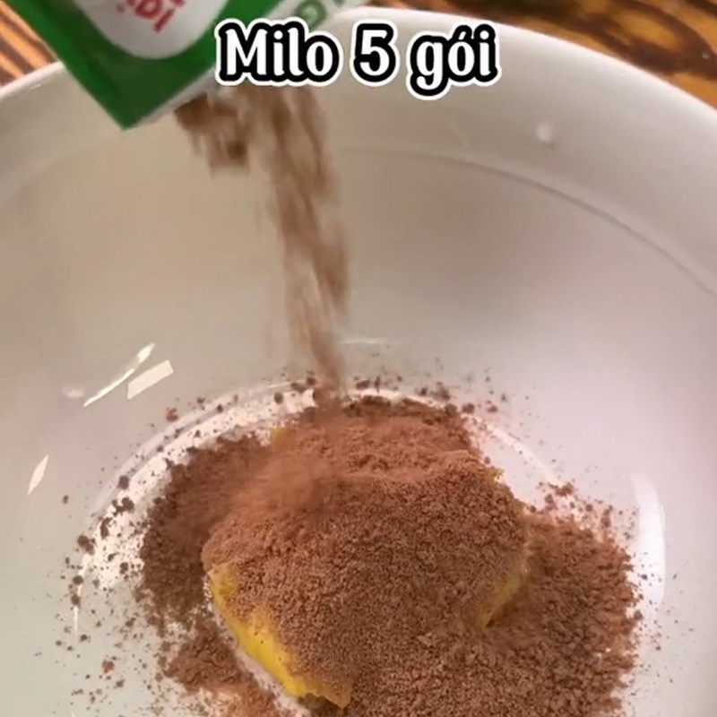 Bước 1 Trộn kem milo Bánh milo phô mai (Công thức được chia sẻ từ TikTok Vào bếp cùng Điện máy XANH)