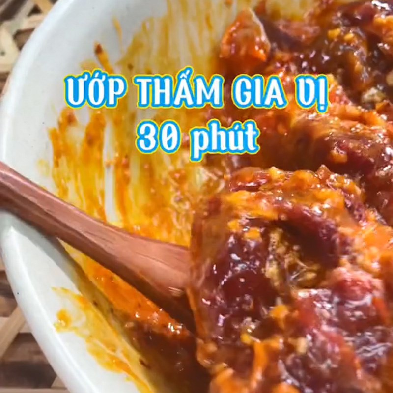 Bước 1 Ướp thịt bò Lẩu bò sa tế (Công thức được chia sẻ từ TikTok Vào bếp cùng Mr. Lẩu)