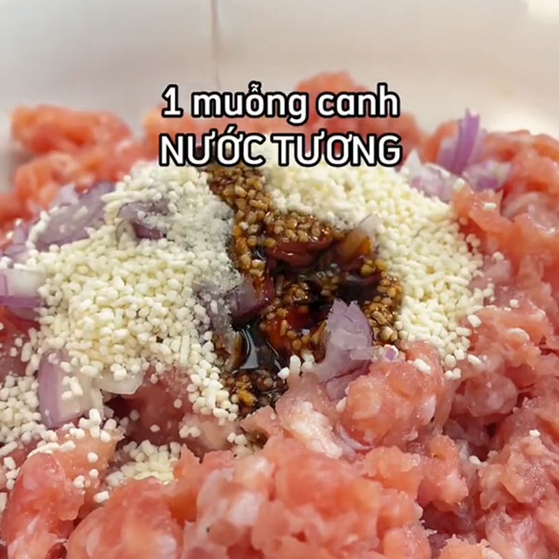 Bước 1 Ướp thịt xíu mại Xíu mại trứng muối (Công thức được chia sẻ từ TikTok Vào bếp cùng Điện máy XANH)