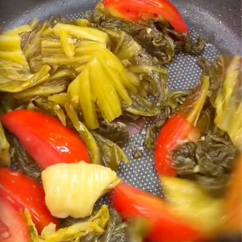 Step 2 Sauté the ingredients Vegetarian noodle soup with vegetarian ribs