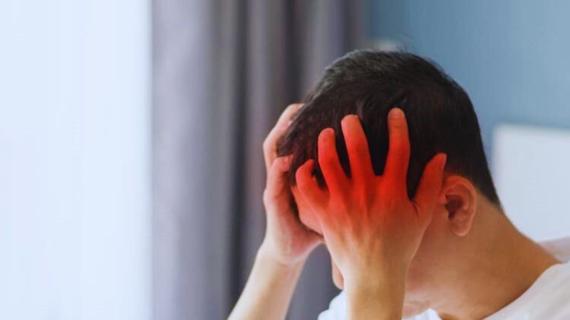 Khi đau đầu dữ dội nên đến các cơ sở y tế để được thăm khám và điều trị