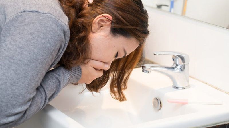 Khi xuất hiện nôn nhiều nên đến các cơ sở y tế để được thăm khám