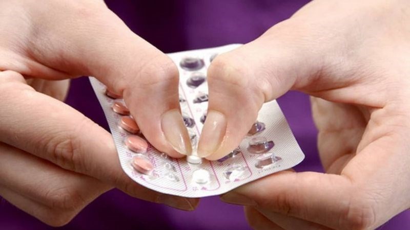 Uống thuốc có thể điều trị triệu chứng cáu gắt, khó chịu