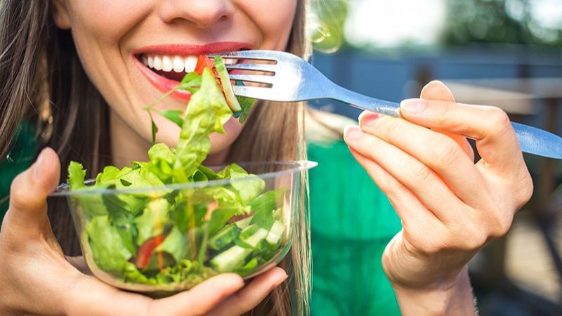 Thay đổi thói quen ăn uống và sử dụng thuốc giúp cải thiện tình trạng hậu môn co lại và làm dịu triệu chứng