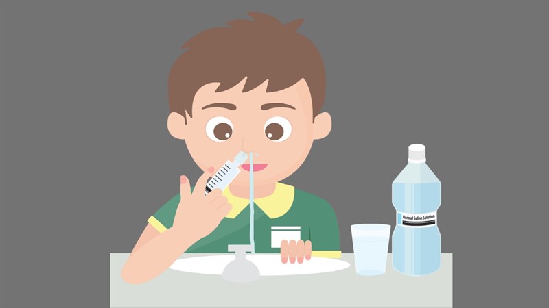 Vệ sinh mũi và súc miệng bằng nước muối sinh lý