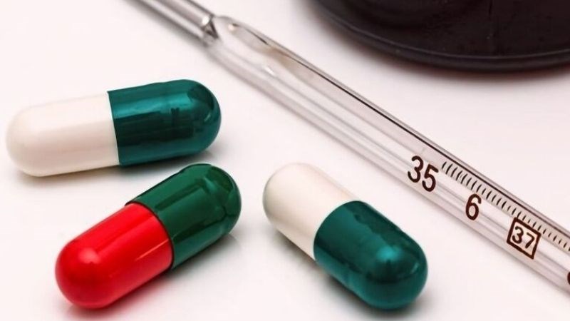 Bác sĩ có thể điều trị mụn tinh hoàn bằng kháng sinh