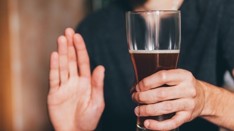 Hạn chế sử dụng rượu bia để phòng ngừa tình trạng số lượng tinh trùng thấp