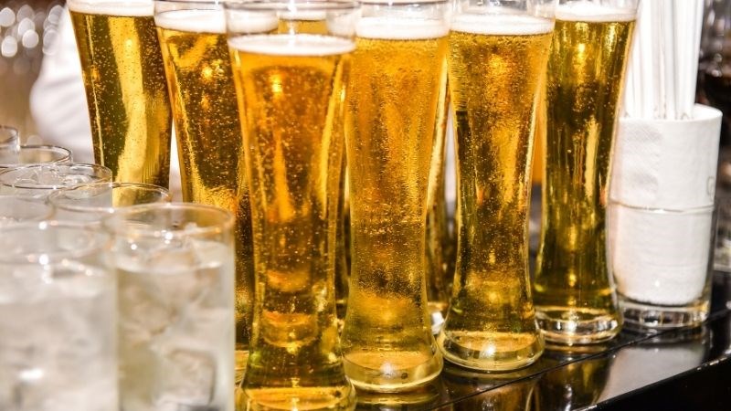 Sử dụng rượu bia thường xuyên có thể làm giảm số lượng tinh trùng