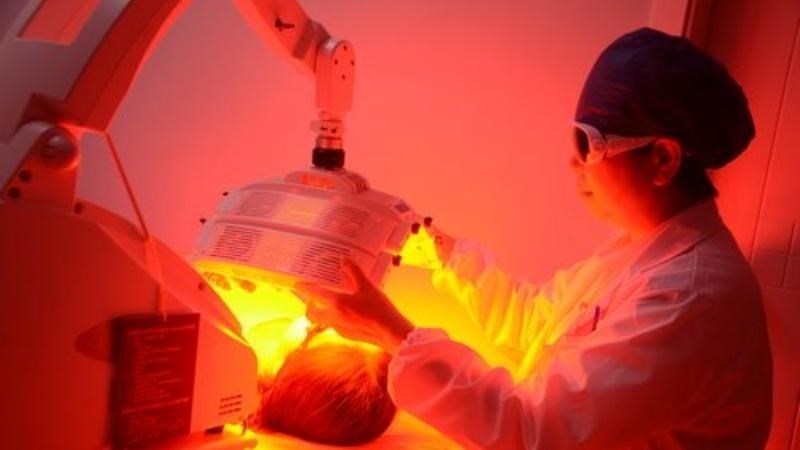 Phương pháp ALA-PDT sử dụng ánh sáng huỳnh quang, an toàn và hiệu quả