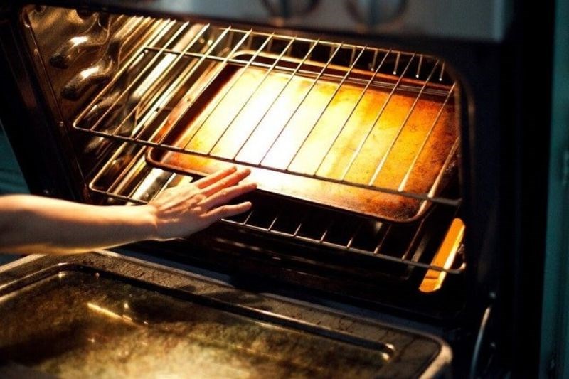 Thay đổi vị tr&iacute; khay nướng