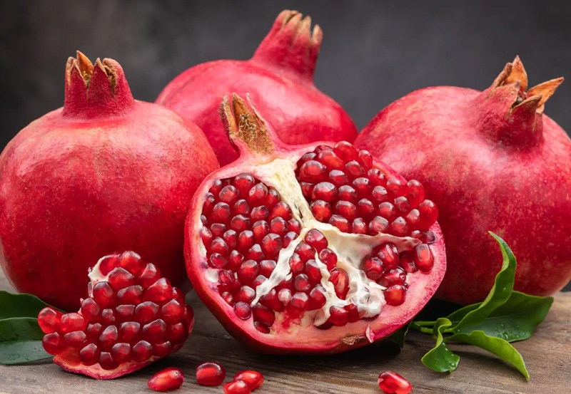 Kh&ocirc;ng n&ecirc;n ăn lựu qu&aacute; nhiều trong 1 ng&agrave;y