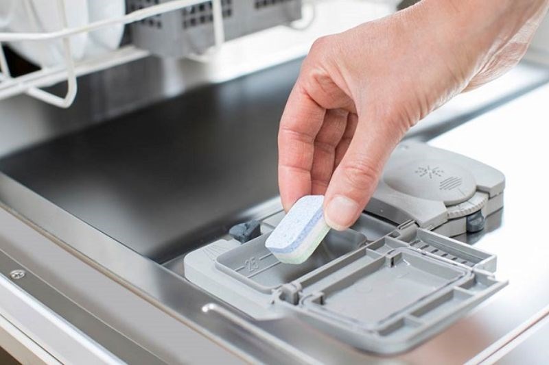 Nạp chất tẩy rửa v&agrave; chất l&agrave;m sạch