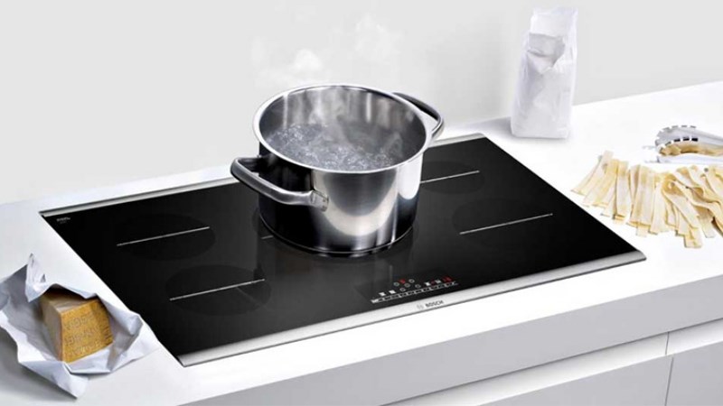 Bếp từ Bosch b&aacute;o lỗi E