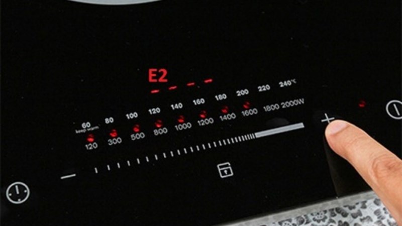 Bếp từ Bosch b&aacute;o lỗi E2