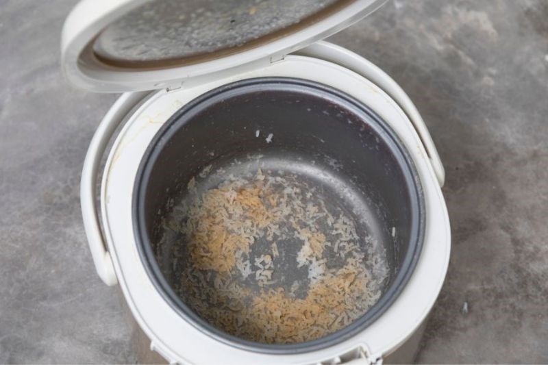 Nấu cơm bị ch&aacute;y dưới đ&aacute;y nồi