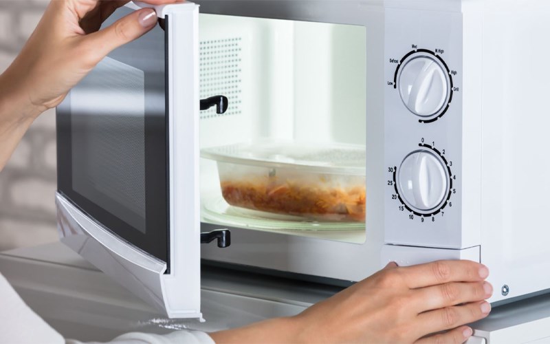 Chức năng của đĩa quay b&ecirc;n trong l&ograve; vi s&oacute;ng