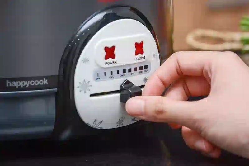 Nguy&ecirc;n nh&acirc;n nồi lẩu điện kh&ocirc;ng n&oacute;ng