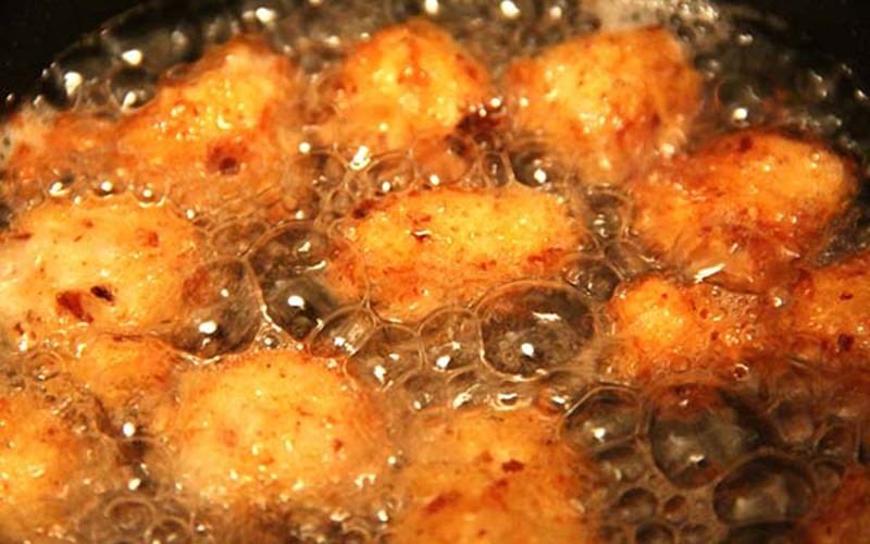 Nhược điểm dầu c&aacute; nấu ăn 