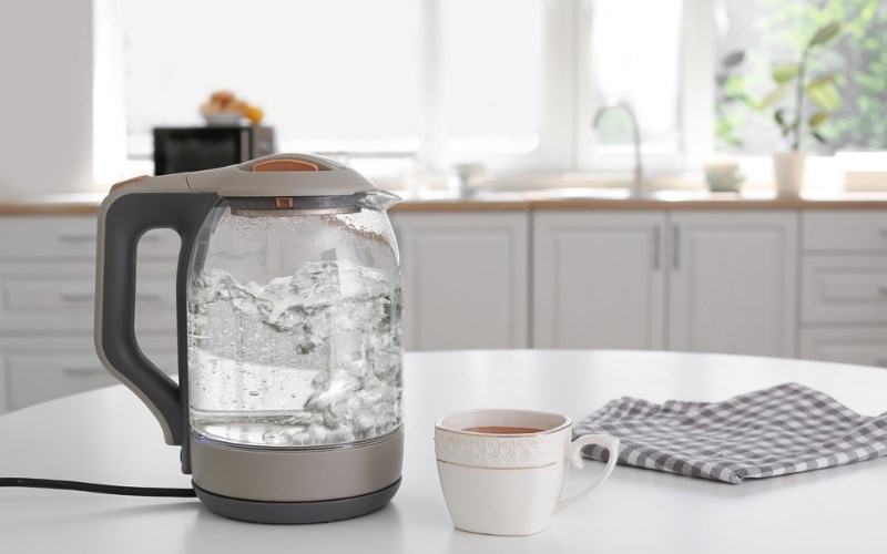 Tại sao c&oacute; cặn canxi trong ấm si&ecirc;u tốc?