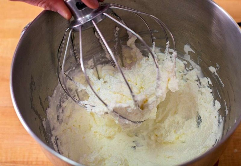 Tại sao kem bơ bị t&aacute;ch nước?