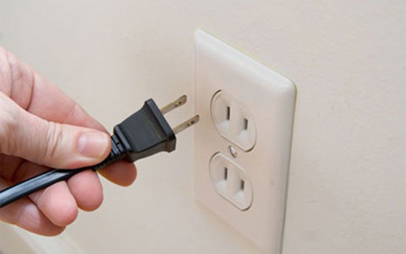 xem x&eacute;t kiểm tra v&agrave; thay thế ổ cắm điện hoặc ph&iacute;ch cắm