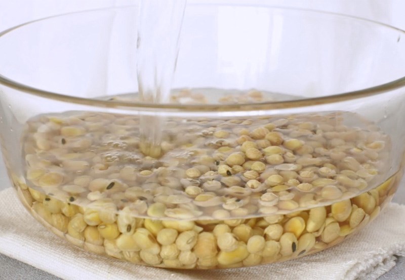 Rửa đậu n&agrave;nh