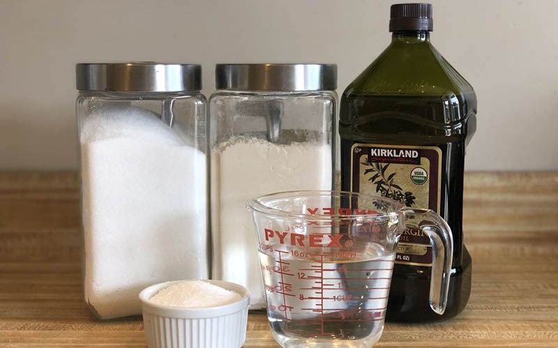 L&agrave;m dung dịch nước muối