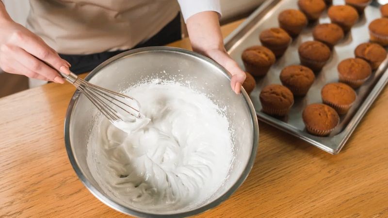 Cho th&ecirc;m một &iacute;t kem tươi