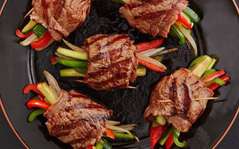 Thịt ngựa cuộn rau củ nướng