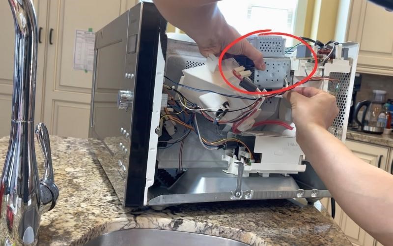 Cách khắc phục lỗi H98 lò vi sóng Panasonic