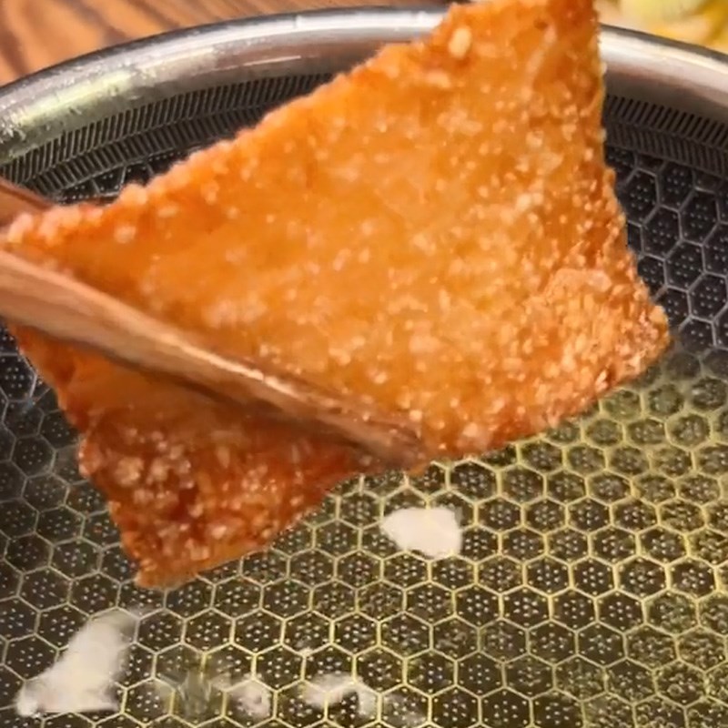 Bước 3 Chiên hỗn hợp Snack cơm nguội (Công thức được chia sẻ từ TikTok Vào bếp cùng Điện máy XANH)