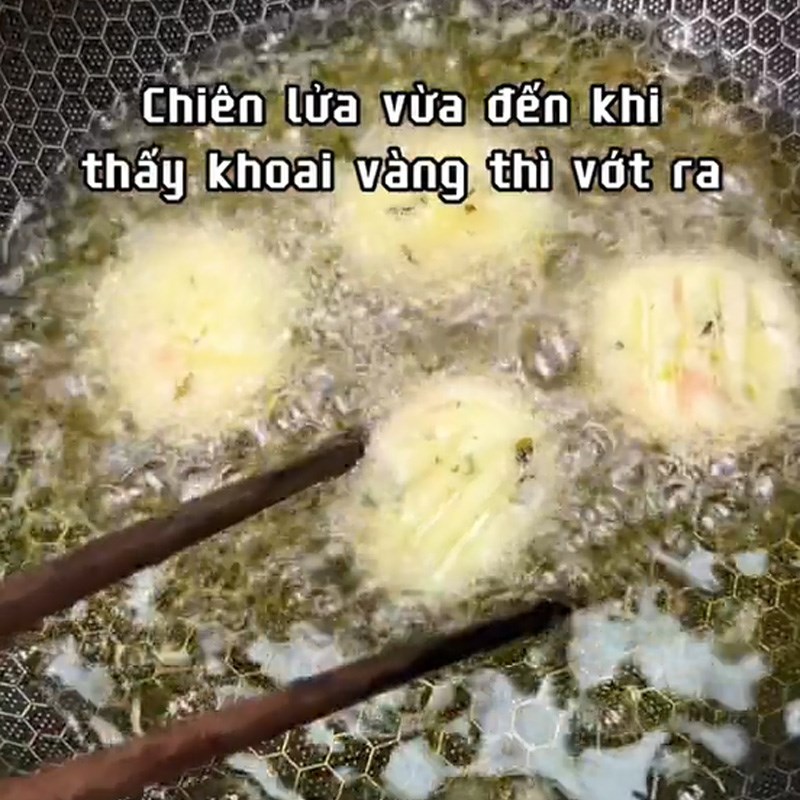 Bước 4 Chiên khoai tây Bánh khoai tây chiên (Công thức được chia sẻ từ TikTok Vào bếp cùng KitchenAZ)