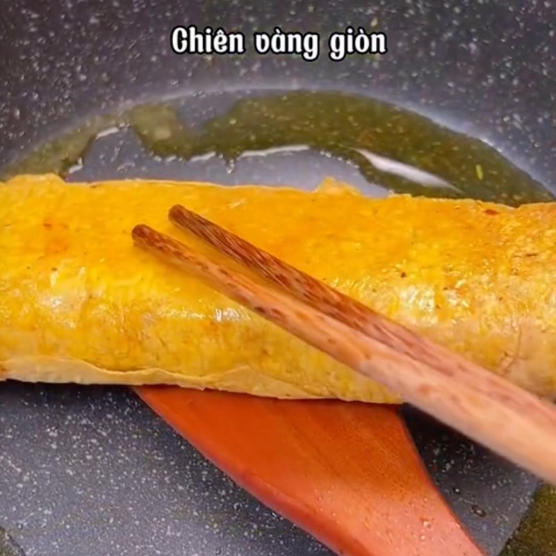 Bước 5 Chiên tàu hũ ky cuộn nấm Tàu hũ ky cuộn nấm đùi gà và đậu hũ chiên