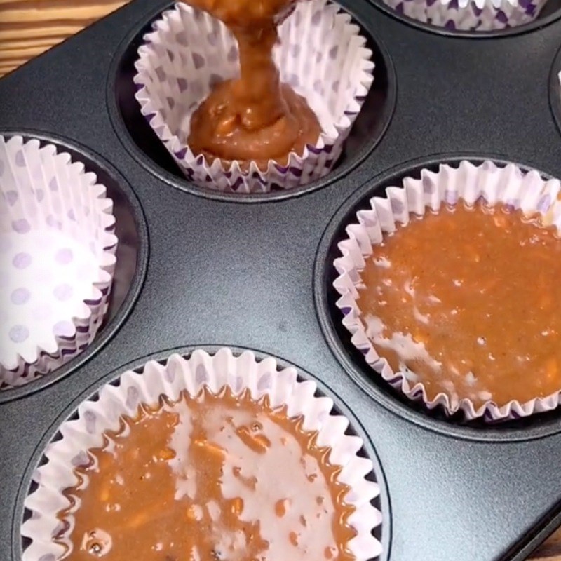 Bước 3 Đổ bánh Bánh cà rốt nướng bằng nồi chiên không dầu