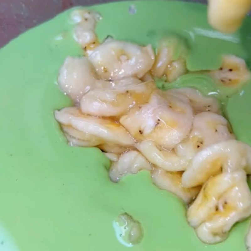 Bước 2 Hấp bánh Bánh chuối hấp là dứa với nước cốt dừa (Công thức được chia sẻ từ Tiktok Vào bếp cùng Điện máy XANH)