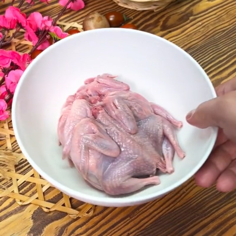 Bước 1 Sơ chế nguyên liệu Cút quay mật ong (Công thức được chia sẻ từ Tiktok Vào bếp cùng Điện máy XANH)