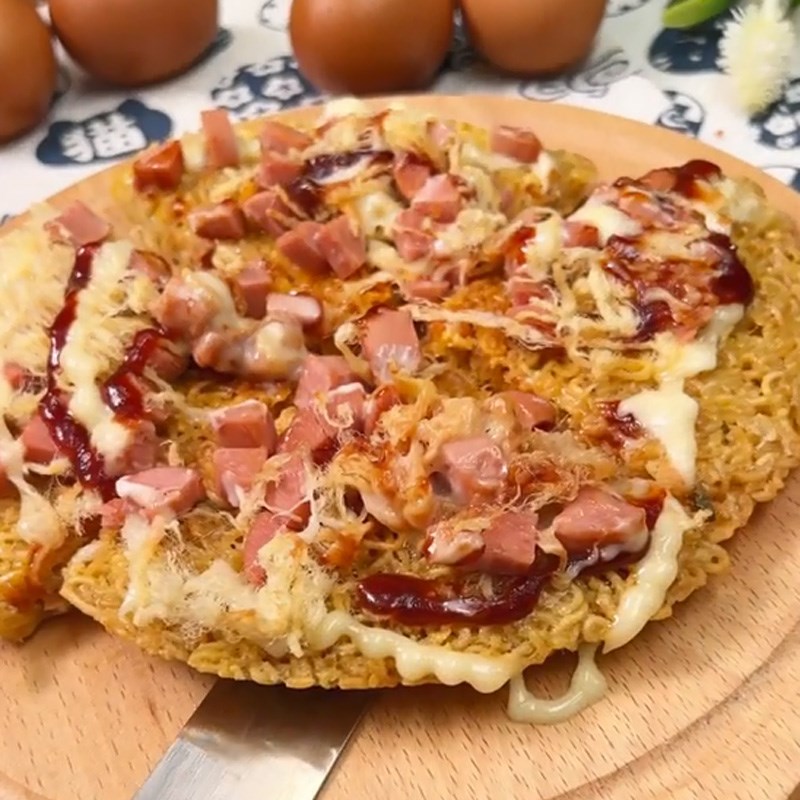 Bước 3 Thành phẩm Pizza mì gói (Công thức được chia sẻ từ TikTok Vào bếp cùng Điện máy XANH)