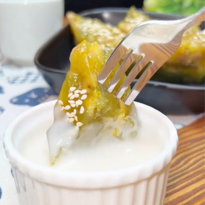 Bước 4 Thành phẩm Bánh chuối hấp là dứa với nước cốt dừa (Công thức được chia sẻ từ Tiktok Vào bếp cùng Điện máy XANH)