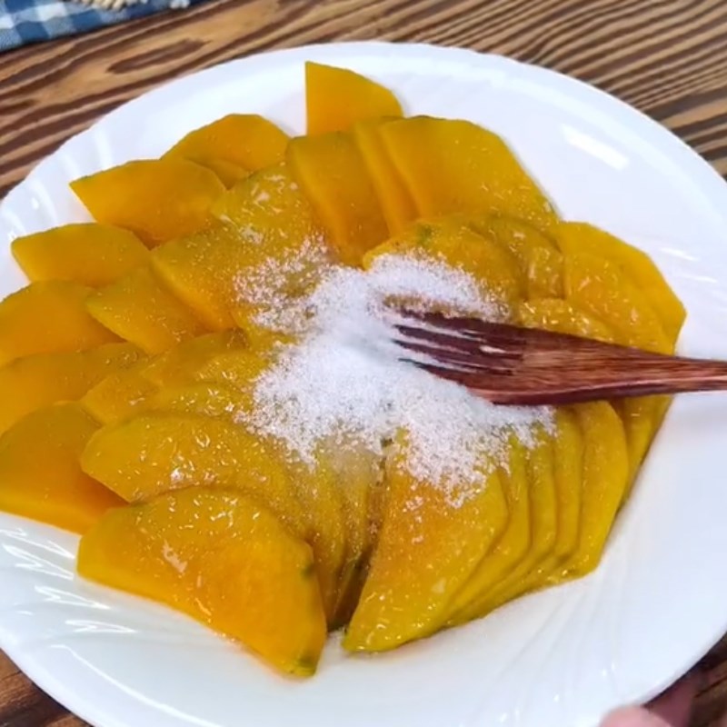 Bước 2 Trộn bột Bánh bí đỏ chiên (Công thức được chia sẻ từ Tiktok Vào bếp cùng Điện máy XANH)