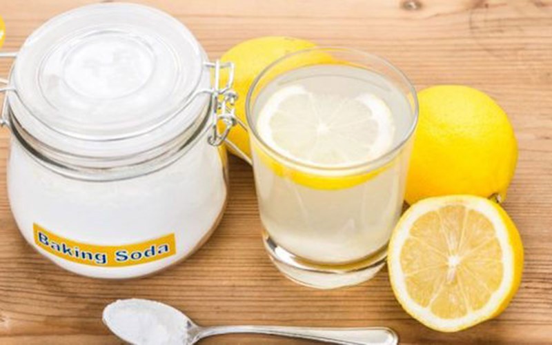 Sử dụng muối v&agrave; baking soda