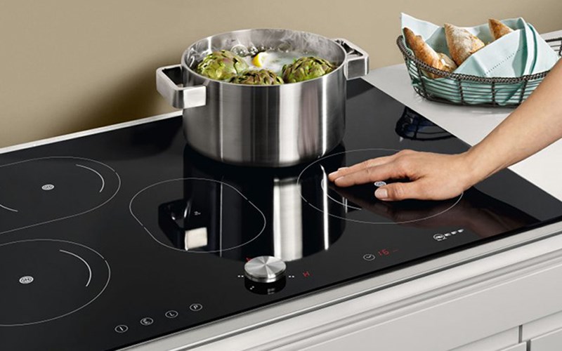 Bếp từ bị chập chờn bật tắt liên tục: Nguyên nhân và cách khắc phục triệt để 2025 21 Bếp từ bị chập chờn bật tắt liên tục là do đâu? Khắc phục như thế nào?