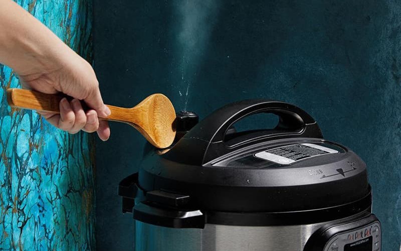 Vị tr&iacute; nắp nồi &aacute;p suất điện kh&oacute; mở