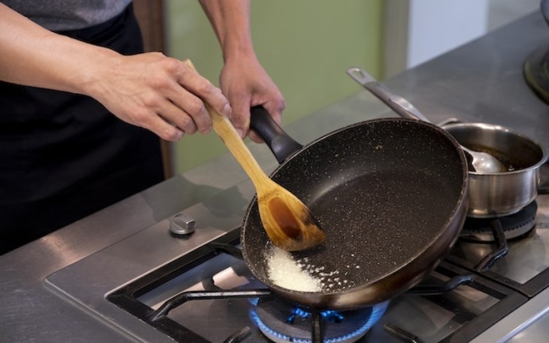 Nhiệt độ của chảo và những lưu ý khi sử dụng hai loại nồi chảo gang và nồi chảo thép