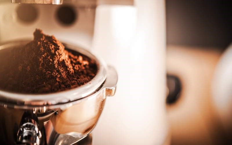 Thử lượng c&agrave; ph&ecirc; ph&ugrave; hợp với giỏ c&agrave; ph&ecirc; (Basket)