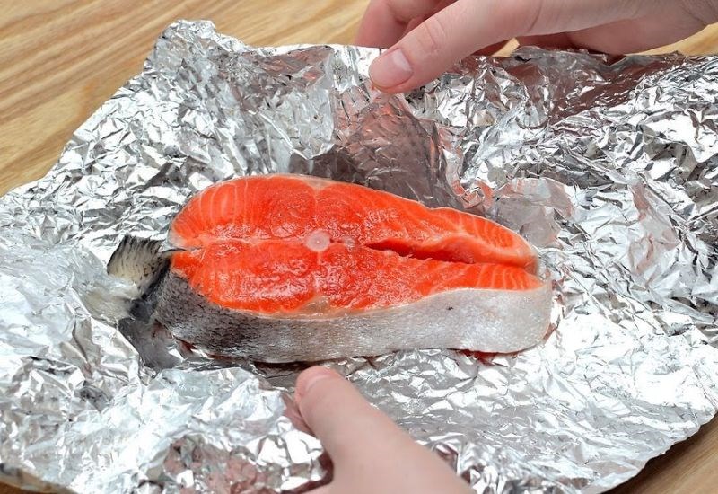 R&atilde; đ&ocirc;ng c&aacute; hồi trong giấy bạc