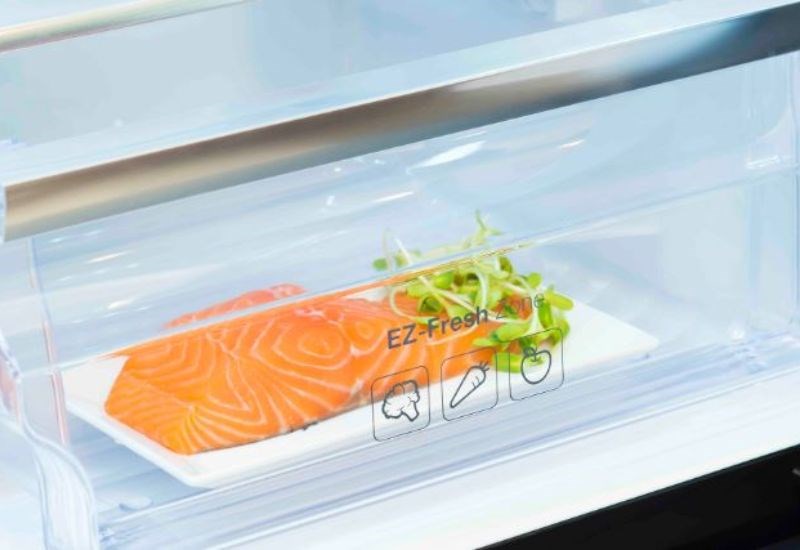 R&atilde; đ&ocirc;ng c&aacute; hồi trong tủ lạnh