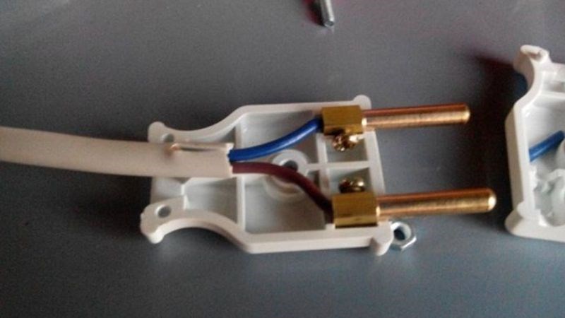 Hướng dẫn c&aacute;ch nối d&acirc;y nồi cơm điện v&agrave;o ổ cắm, ph&iacute;ch cắm