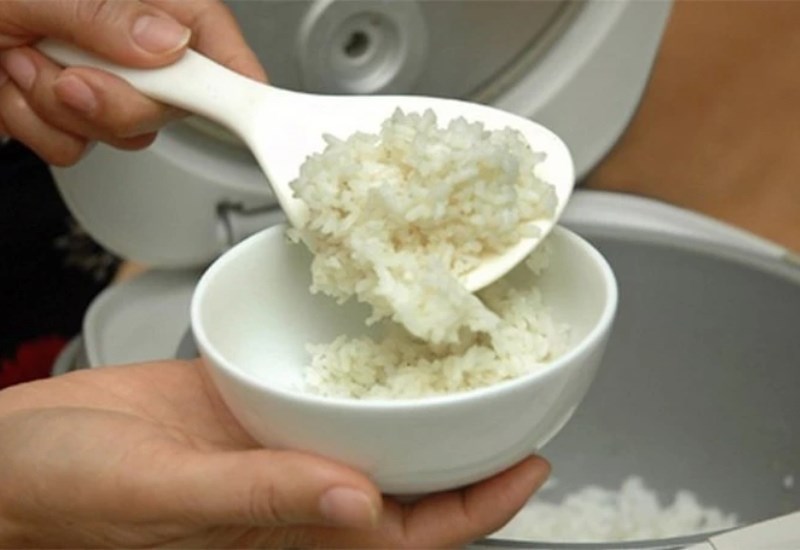 Tránh dùng vật sắc nhọn