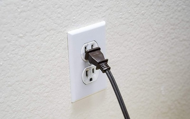 M&aacute;y lọc nước đ&oacute;ng ngắt li&ecirc;n tục do ch&acirc;n giắc cắm bị lỏng